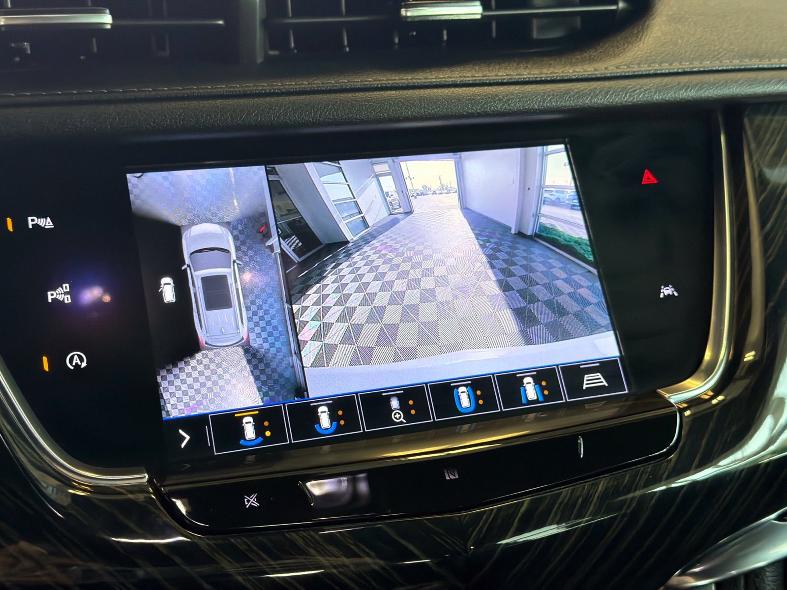 Used 2020 Cadillac XT6 Premium Luxury AWD/4WD image 32