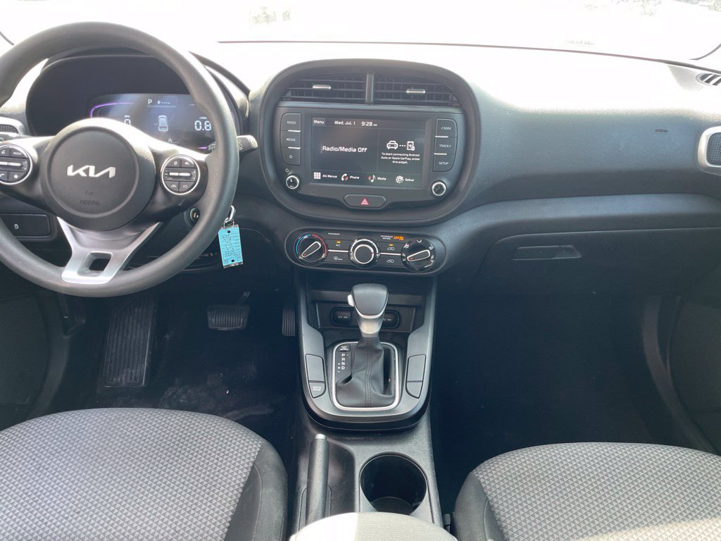 Used 2025 Kia Soul LX FWD image 11
