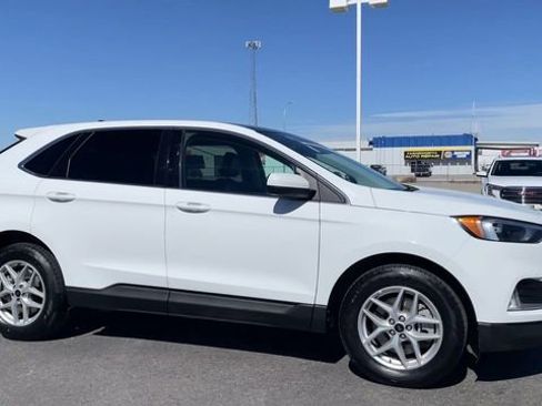 Used 2024 Ford Edge SEL w/ Convenience Package image 3