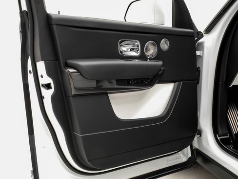 Used 2022 Rolls-Royce Cullinan Black Badge image 35