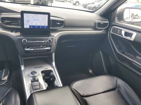 Used 2020 Ford Explorer XLT w/ Equipment Group 202A image 18