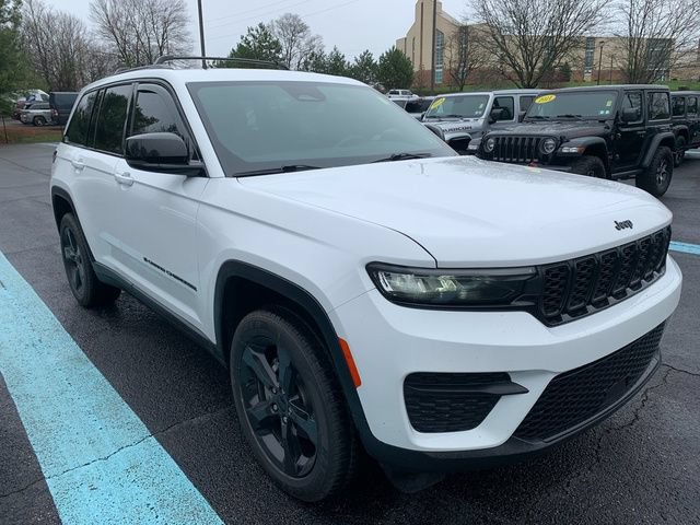 Used 2023 Jeep Grand Cherokee Altitude AWD/4WD image 8