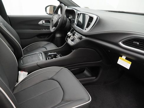 New 2026 Chrysler Pacifica Limited w/ S Appearance Package image 33