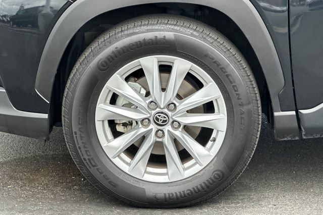 Certified 2022 Toyota Corolla Cross LE w/ Moonroof Package FWD image 31