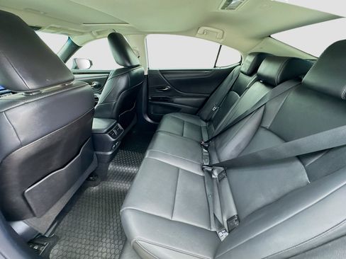 Used 2023 Lexus ES 300h w/ Premium Package image 15