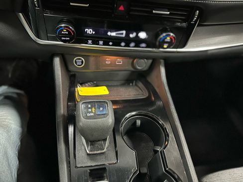 Used 2021 Nissan Rogue SV image 26