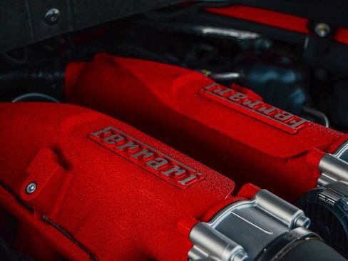 Used 2016 Ferrari California T image 32