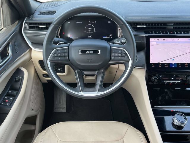Used 2023 Jeep Grand Cherokee Limited w/ Black Appearance Package RWD image 17