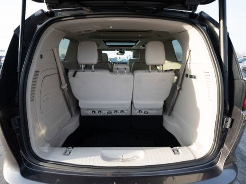 Used 2020 Chrysler Pacifica Limited w/ Advanced Safetytec Group image 28