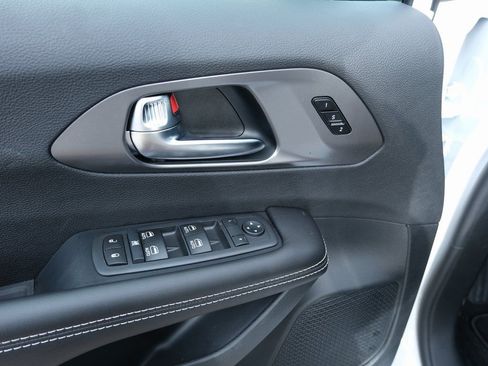 New 2026 Chrysler Pacifica Select image 25