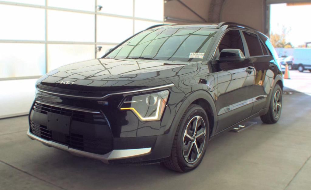 Used 2025 Kia Niro EX w/ EX Cold Weather Package FWD image 4