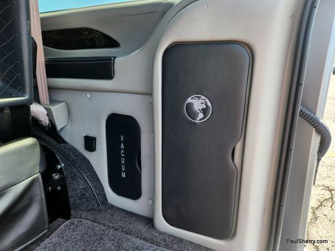 Used 2023 Chevrolet Express 2500 image 27