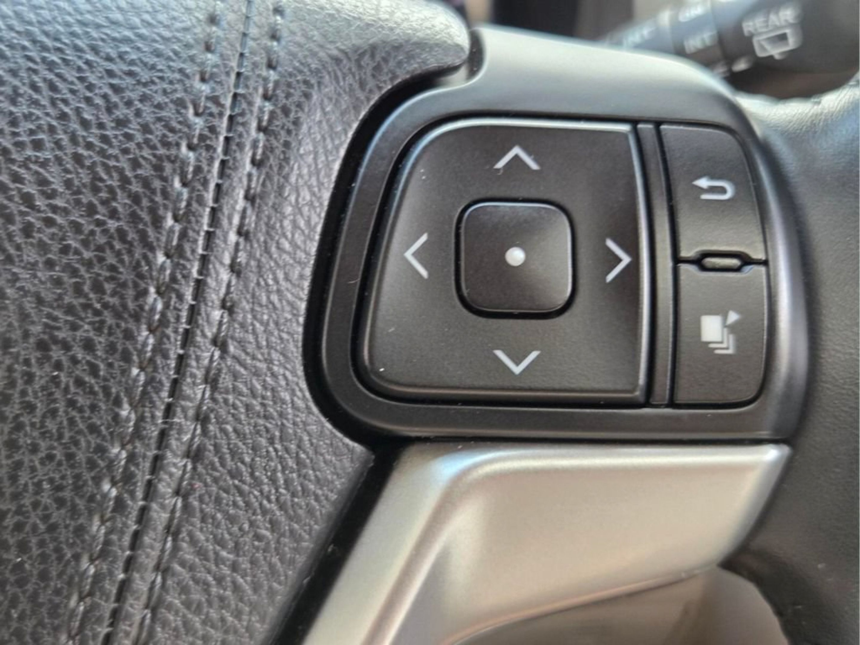 Used 2016 Toyota Highlander Limited AWD/4WD image 30