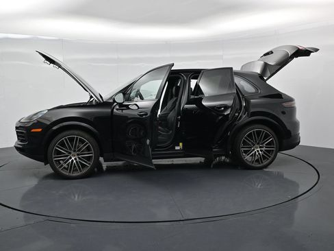 Certified 2023 Porsche Cayenne S Platinum AWD/4WD image 24