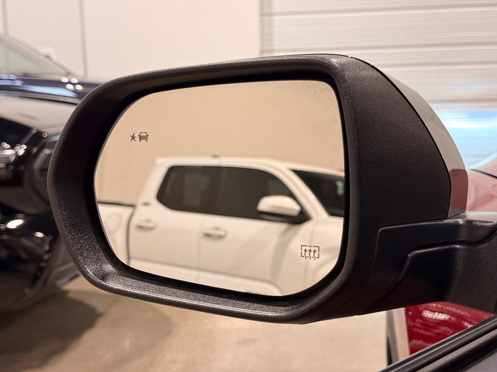 Used 2025 GMC Acadia Elevation w/ Elevation Premium Package FWD image 13