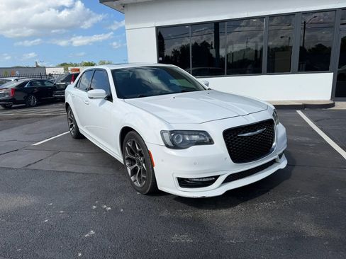 Used 2018 Chrysler 300 S w/ 300S Premium Group image 3