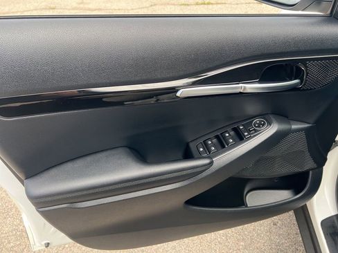 Certified 2024 Kia Seltos S FWD image 7