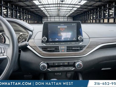 Used 2024 Nissan Altima 2.5 SV image 8