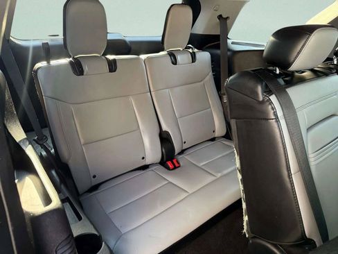 Used 2021 Ford Explorer XLT w/ Equipment Group 202A image 13