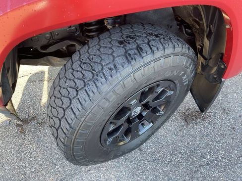 Certified 2022 Toyota Tacoma SR5 AWD/4WD image 10