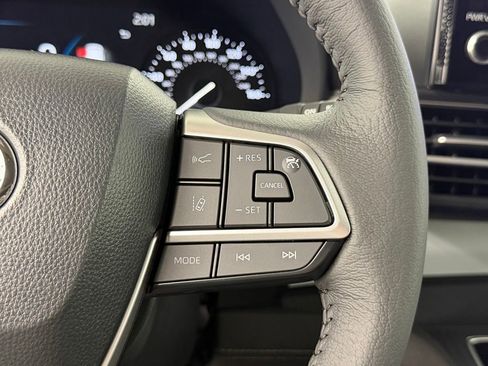 Used 2026 Toyota Sienna XLE FWD image 29