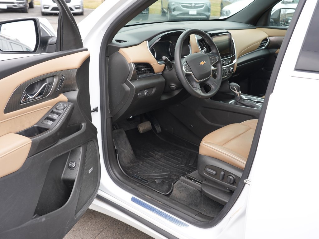 Used 2023 Chevrolet Traverse Premier AWD/4WD image 13