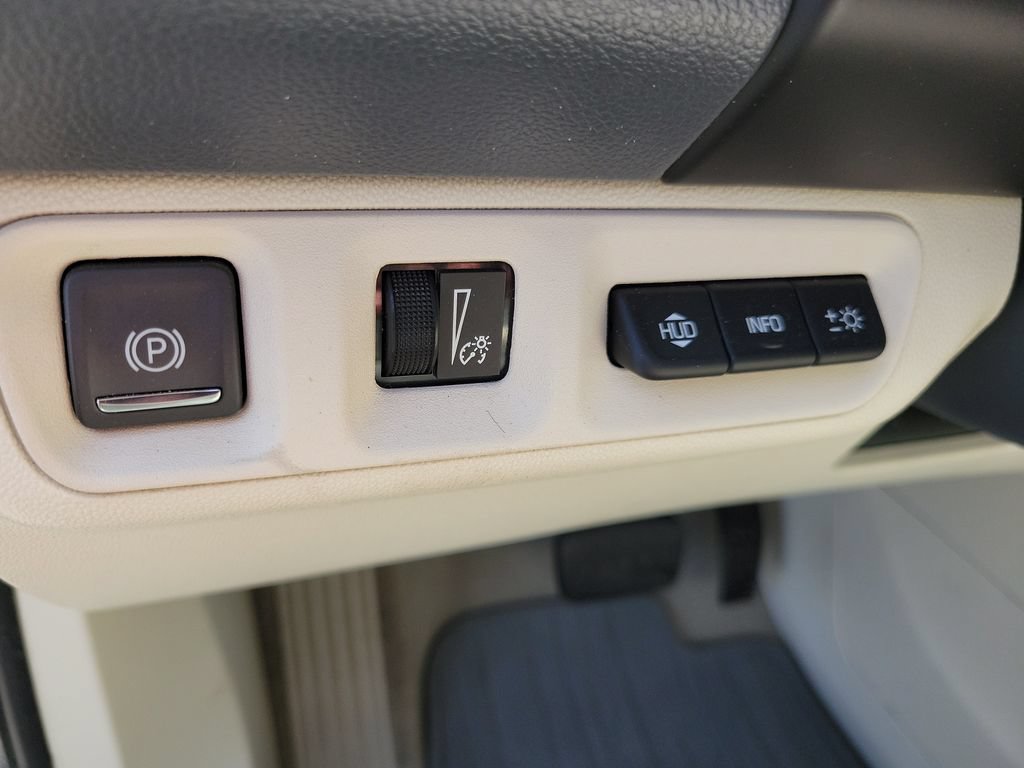 Used 2020 GMC Acadia Denali w/ Technology Package FWD image 25