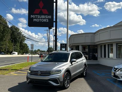 Used 2022 Volkswagen Tiguan SE w/ Panoramic Sunroof Package