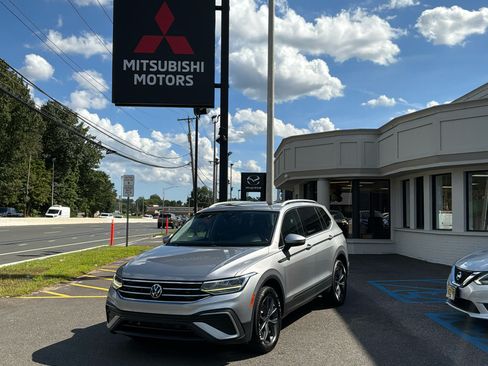 Used 2022 Volkswagen Tiguan SE w/ Panoramic Sunroof Package AWD/4WD image 1
