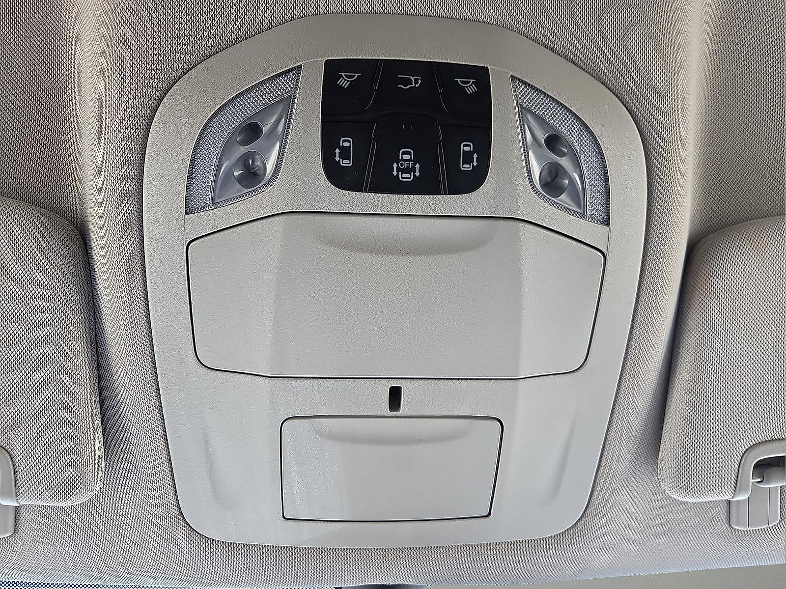 Used 2023 Chrysler Voyager LX FWD image 18