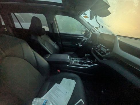 Used 2022 Toyota Highlander Platinum image 10