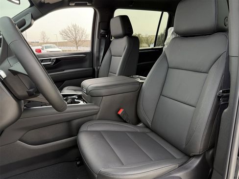 New 2026 Chevrolet Suburban LT image 19