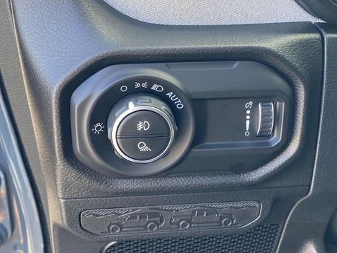 New 2025 Jeep Gladiator Sport image 17