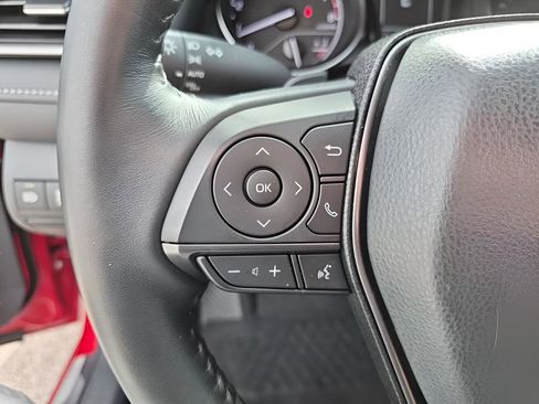 Used 2024 Toyota Camry SE image 32