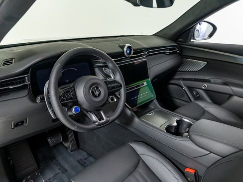 Used 2024 Maserati Grecale GT image 15