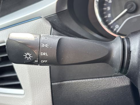 Used 2015 Toyota Corolla LE FWD image 21