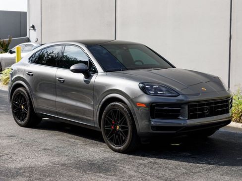Used 2024 Porsche Cayenne Coupe AWD/4WD image 7