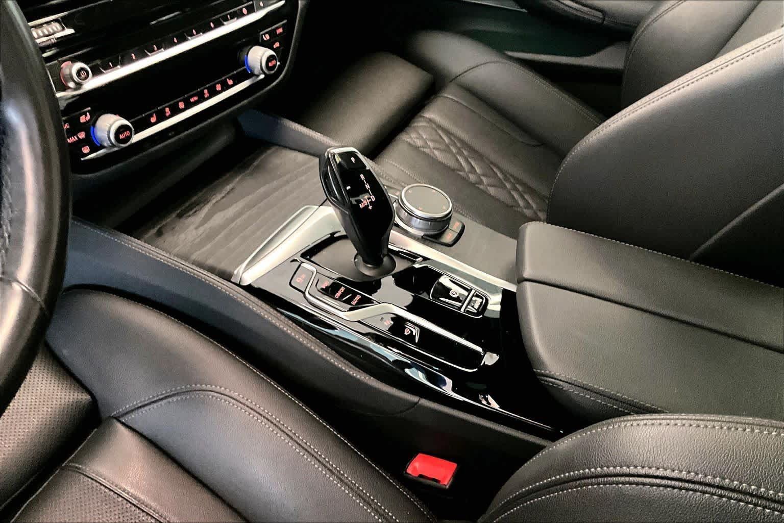 Used 2021 BMW 530i w/ M Sport Package RWD image 15