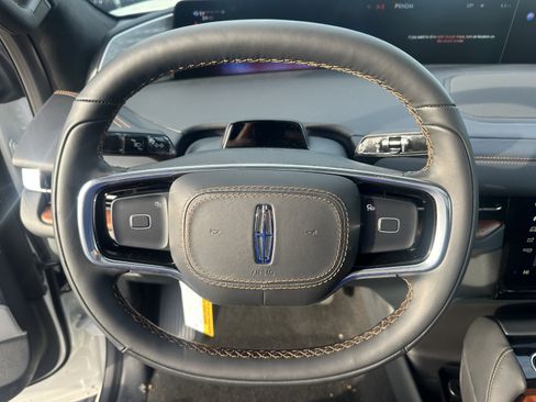 New 2025 Lincoln Navigator Black Label image 14