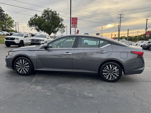 Certified 2025 Nissan Altima 2.5 SV FWD image 6