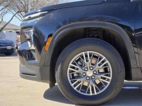 Used 2025 Chevrolet Traverse LT image 14