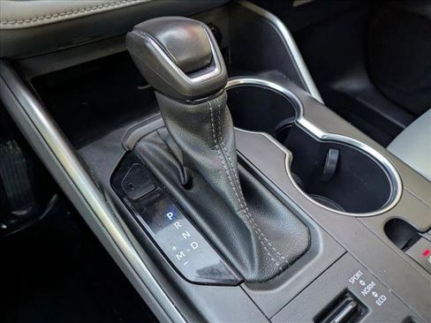 Used 2022 Toyota Highlander XLE image 12