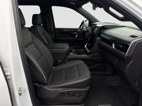 Used 2025 GMC Yukon Elevation w/ LPO, Floor Liner Package AWD/4WD image 28