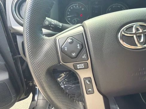 Used 2021 Toyota Tacoma TRD Off-Road w/ TRD Premium Off Road Package AWD/4WD image 17