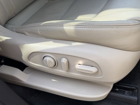 Used 2020 Buick Enclave Essence w/ Sound and Sites Package image 22