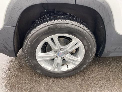 Used 2024 GMC Terrain SLE AWD/4WD image 28