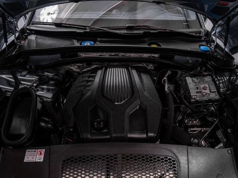 Used 2024 Porsche Macan image 32