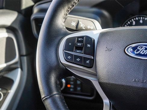 Used 2023 Ford Explorer XLT image 16