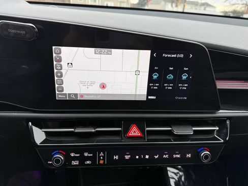 Used 2024 Kia Niro EX image 13