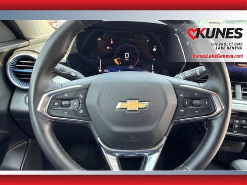 Used 2025 Chevrolet Trax LT w/ LT Convenience Package FWD image 27